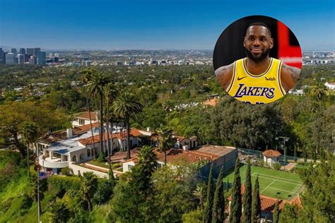 Inside the mansions of the biggest NBA ballers .